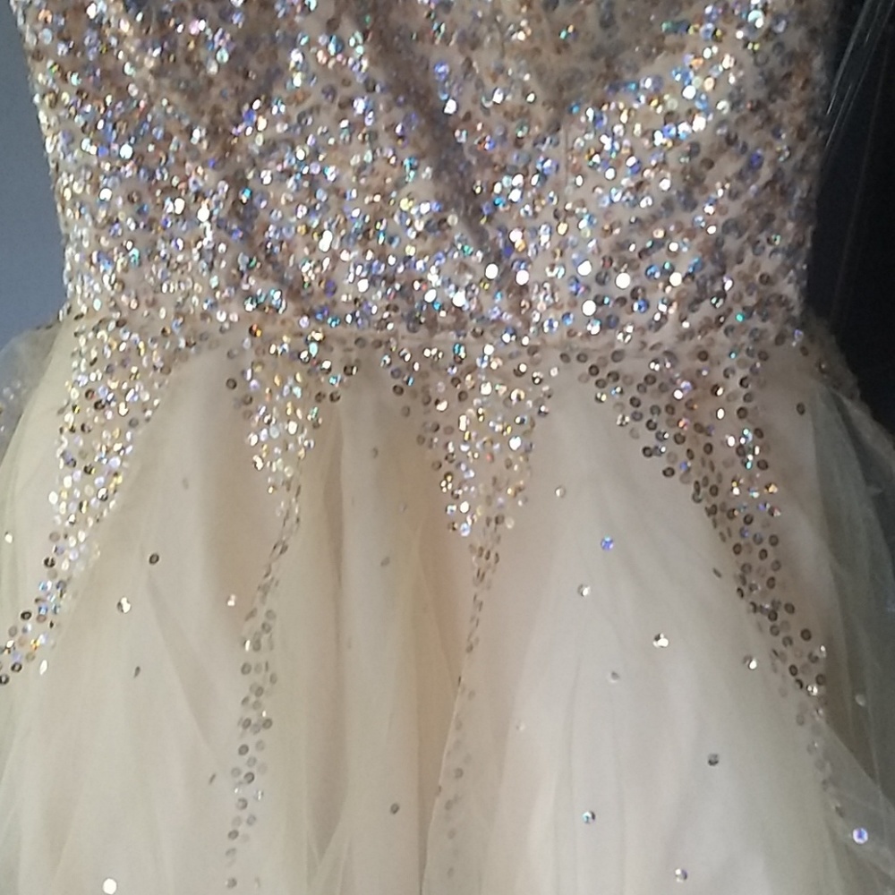 Dress - Picture 3 of 8